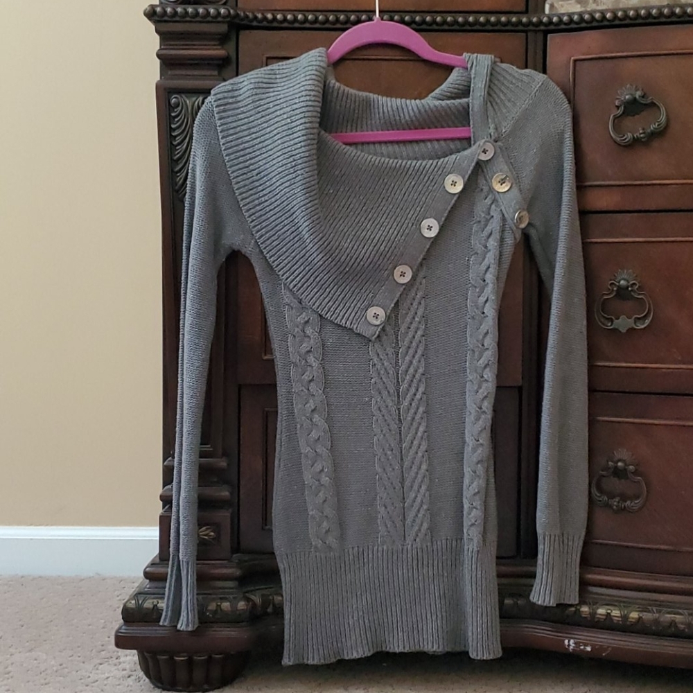 Womans GUESS fold over sweater